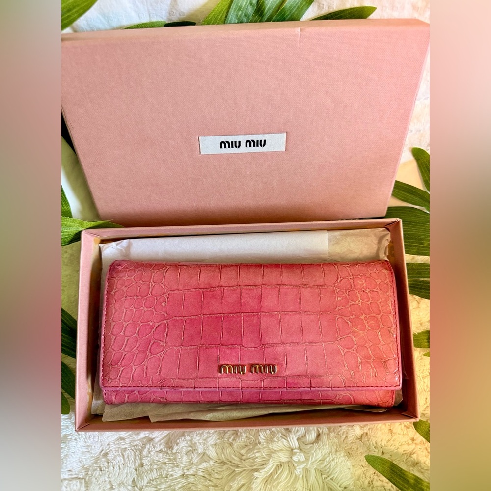 IN BOX! MIU MIU ๐ท Lovely Pink Continental Italian Croc Leather Long Snap Wallet